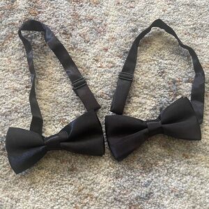 2 boys clip on bow ties